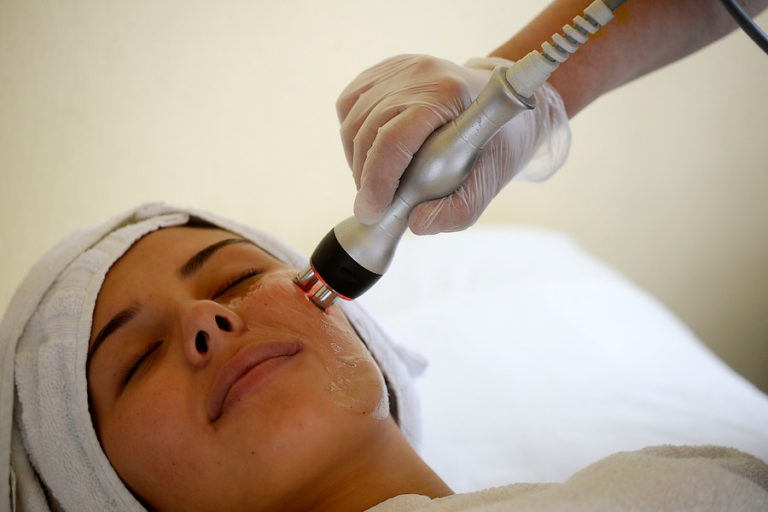 Anuncian reglamento para aumentar exigencia a centros de estética