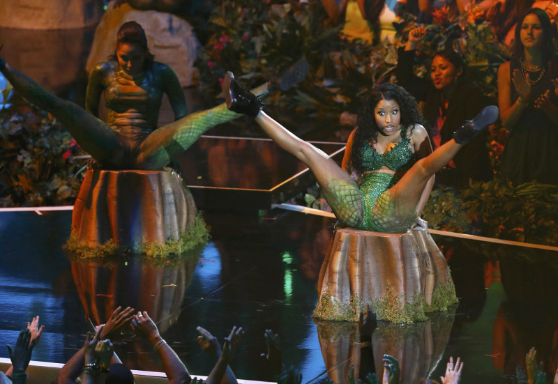 Nicki Minaj performs "Anaconda" during the 2014 MTV Video Music Awards in Inglewood