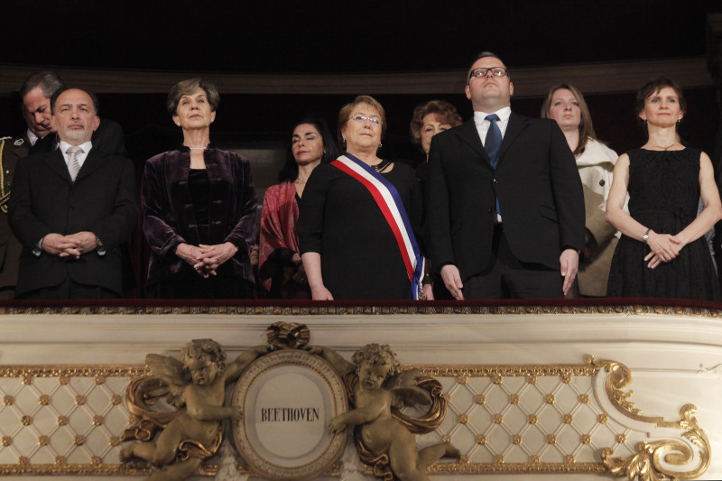 Presidenta participa de gala en Teatro Municipal