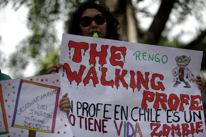 Profesores se manifiestan en contra de la agenda corta