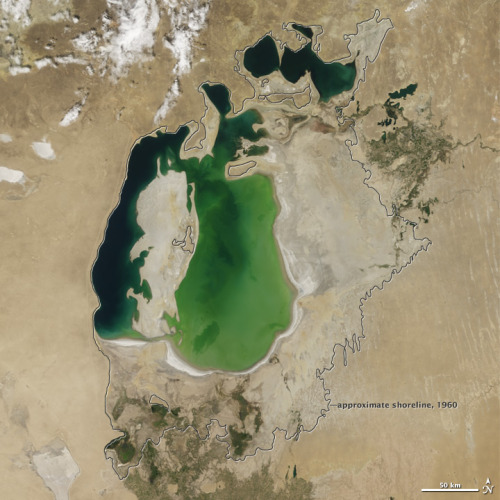 Así se veía el lago en el año 2000, según la imagen satelital de la NASA.