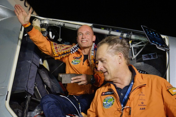 SOLAR IMPULSE II ATERRIZA EN INDIA