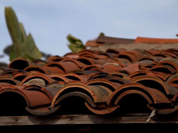 Ceramic_roofing_tiles