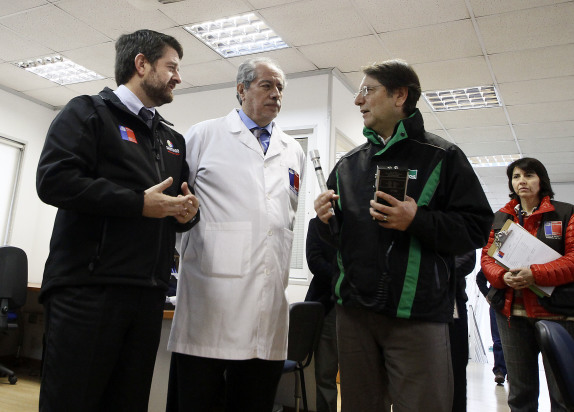 Autoridades realizan medicion de contaminantes en el aire de lugares cerrados