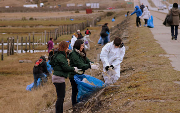 La limpieza del humedal de a principios de septiembre | FLICKR  AGRUPACIÓN ECOLÓGICA PATAGÓNICA-HUMEDAL 3 PUENTES