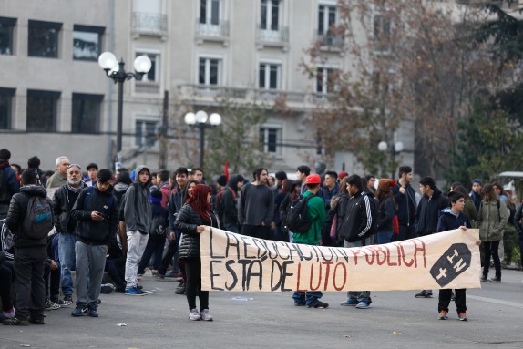 23 de JUNIO del 2016/SANTIAGO Cientos de estudiantes llegan hasta Plaza Italia para participar de la marcha convocada por la Confech "Llego el momento de la educación, gratuita y de calidad" la cual esta autorizada hasta las dos de la tarde por la Intendencia Metropolitana FOTO:FRANCISCO FLORES SEGUEL/AGENCIAUNO