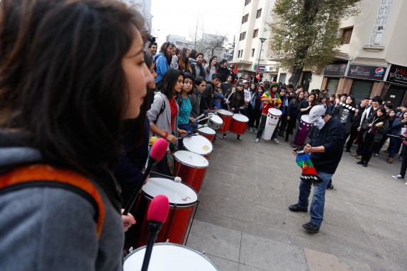 23 de JUNIO del 2016/SANTIAGO Cientos de estudiantes llegan hasta Plaza Italia para participar de la marcha convocada por la Confech "Llego el momento de la educación, gratuita y de calidad" la cual esta autorizada hasta las dos de la tarde por la Intendencia Metropolitana FOTO:FRANCISCO FLORES SEGUEL/AGENCIAUNO