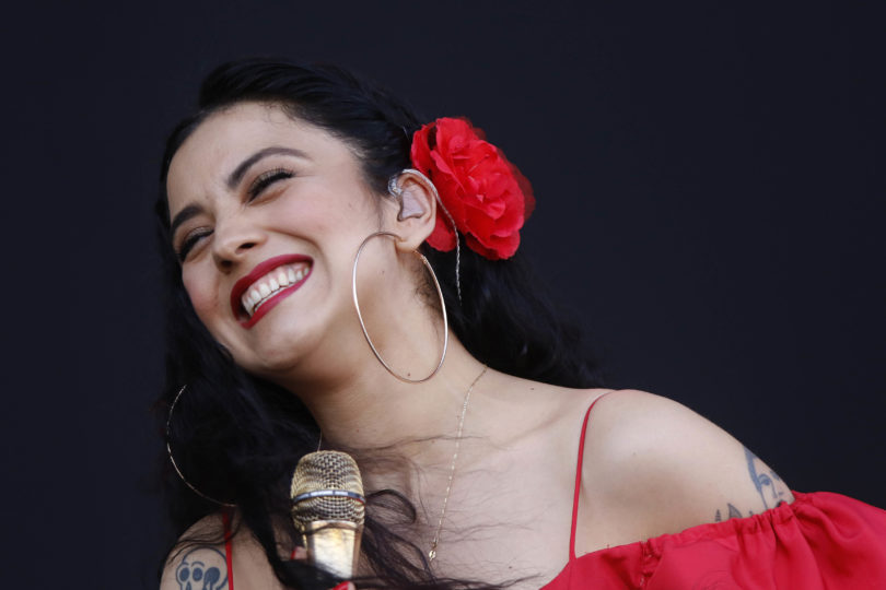 Mon Laferte se suma al troleo que recibió su afiche en Viña 2020