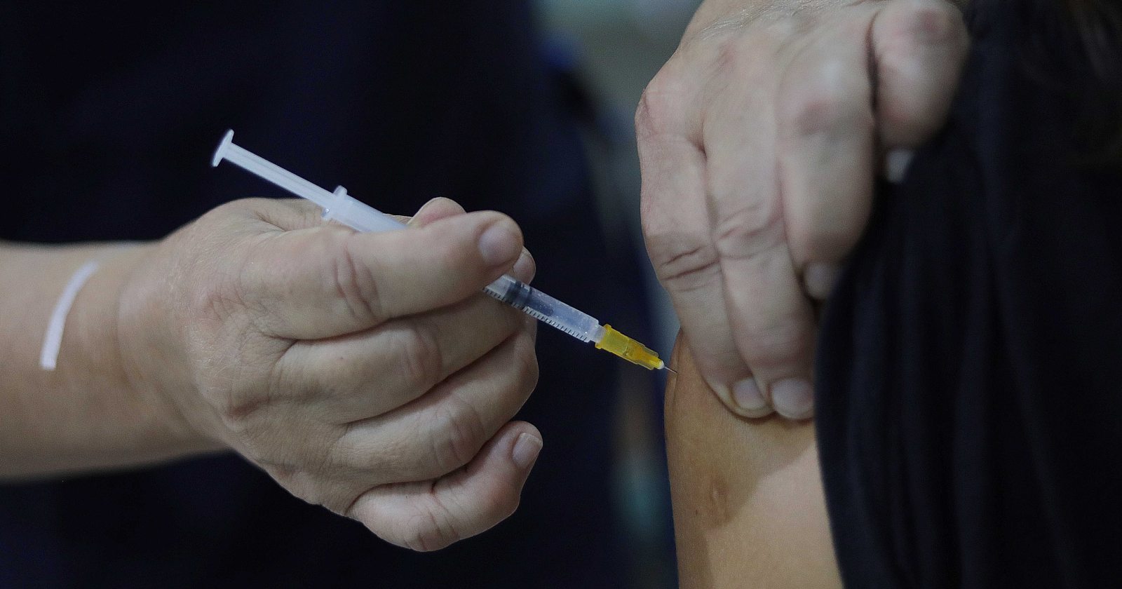 Ministry of Health Extends Vaccination Center Hours in Santiago for Increased Coverage