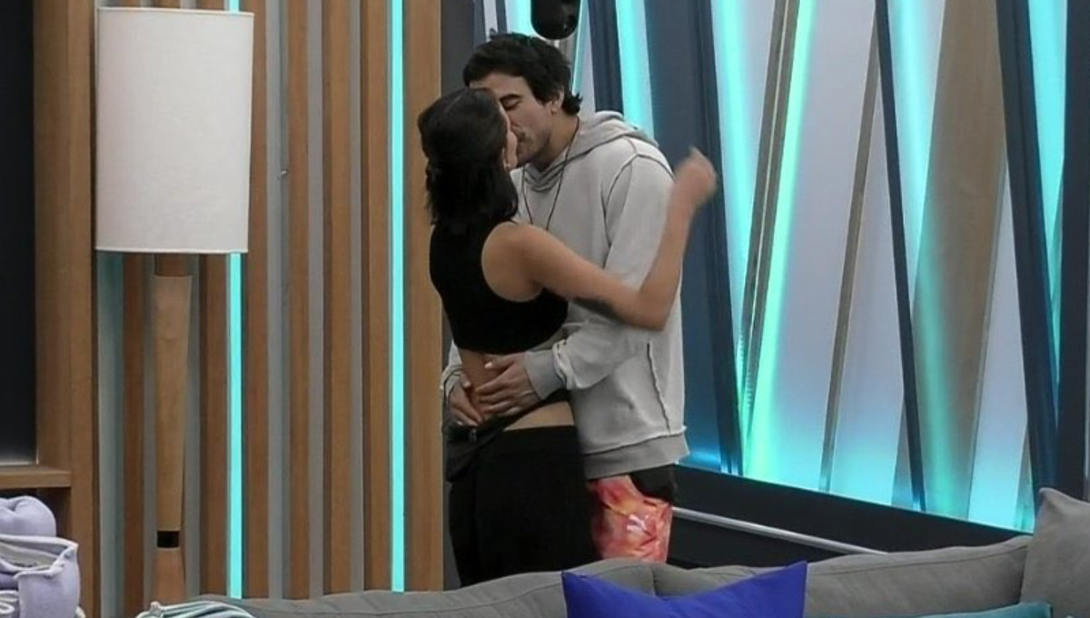 VIDEO - ¿Nuevo romance en Gran Hermano? El apasionado beso entre Constanza  y Sebastián Ramírez - El Dínamo