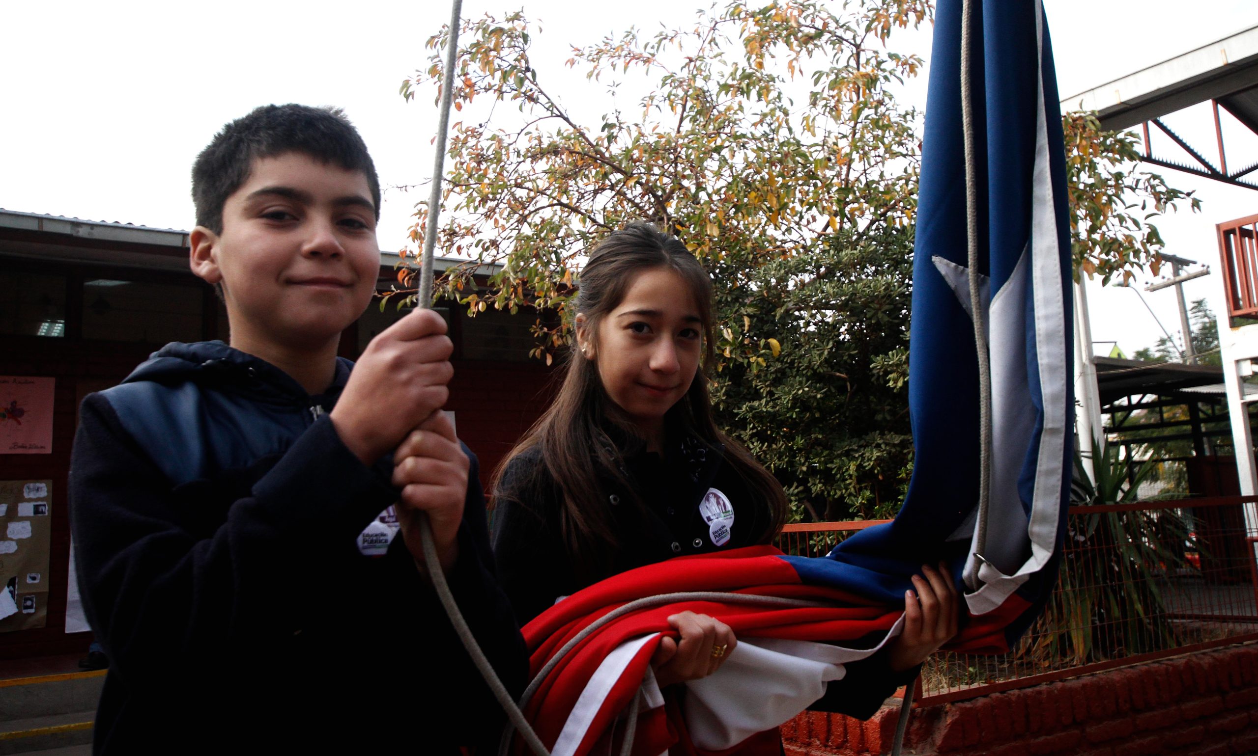 PDG y la UDI buscan que sea obligación cantar el himno nacional todos los lunes en los colegios