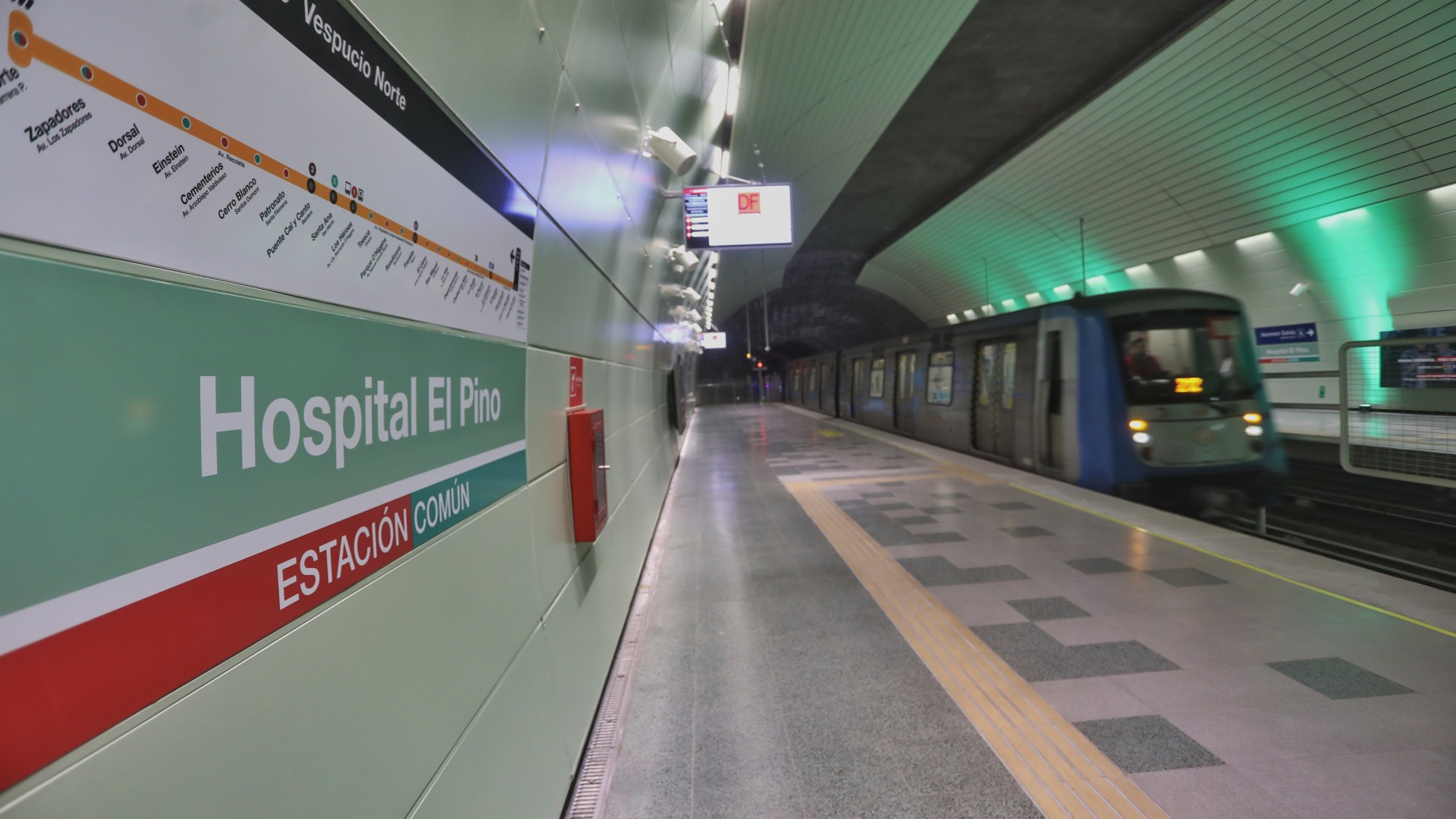 Renombran estaciones del Metro de Santiago en la previa de la