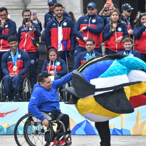 Atletas Paralímpicos reciben beca 100%