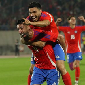 Mauricio Isla Chile venezuela eliminatorias