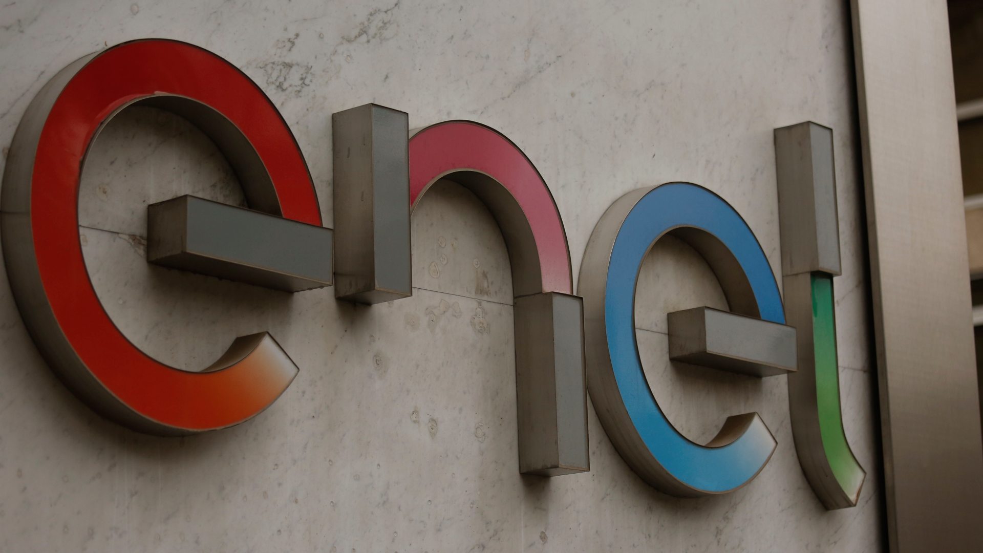 CEO de Enel tras prolongados cortes en agosto: “En EEUU se han quedado dos semanas sin luz, pero nadie se quejó”