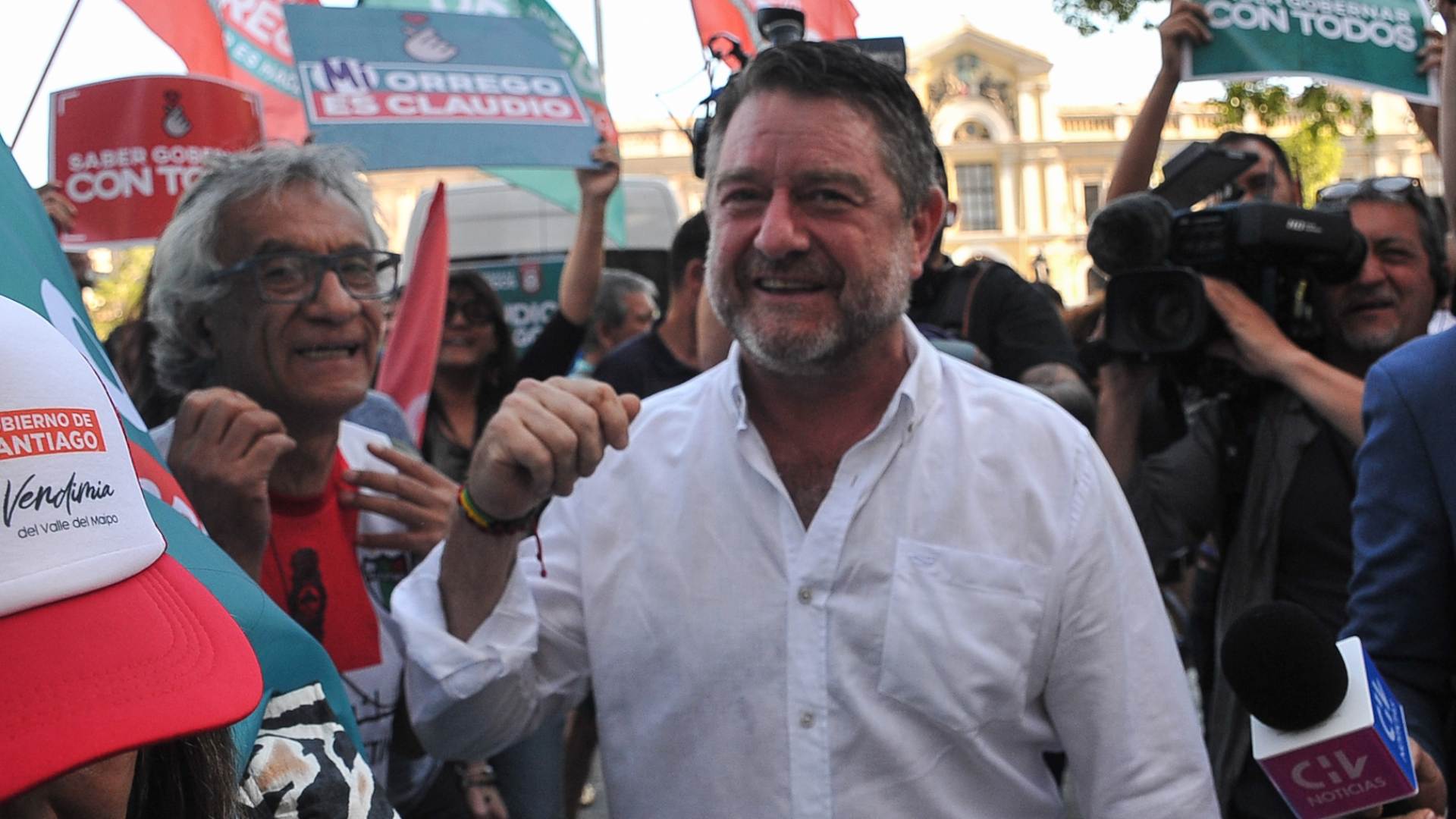 Claudio Orrego fue reelecto gobernador de la RM: “Esto no fue un plebiscito del Gobierno, fue sobre el liderazgo que necesita la ciudad”