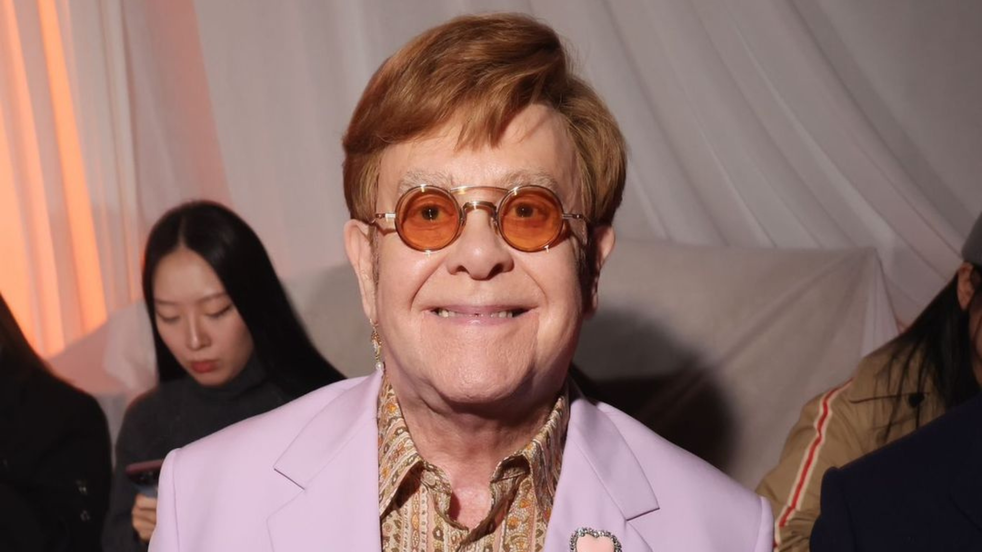 VIDEO – Elton John revela que perdió la visión un ojo y admite que su carrera está en pausa