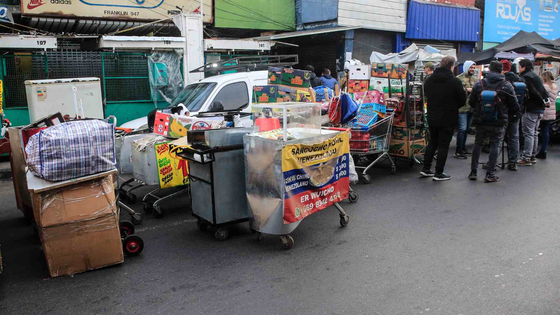 Por ruidos molestos hasta sicariato: las nuevas causales de expulsión para extranjeros en Chile