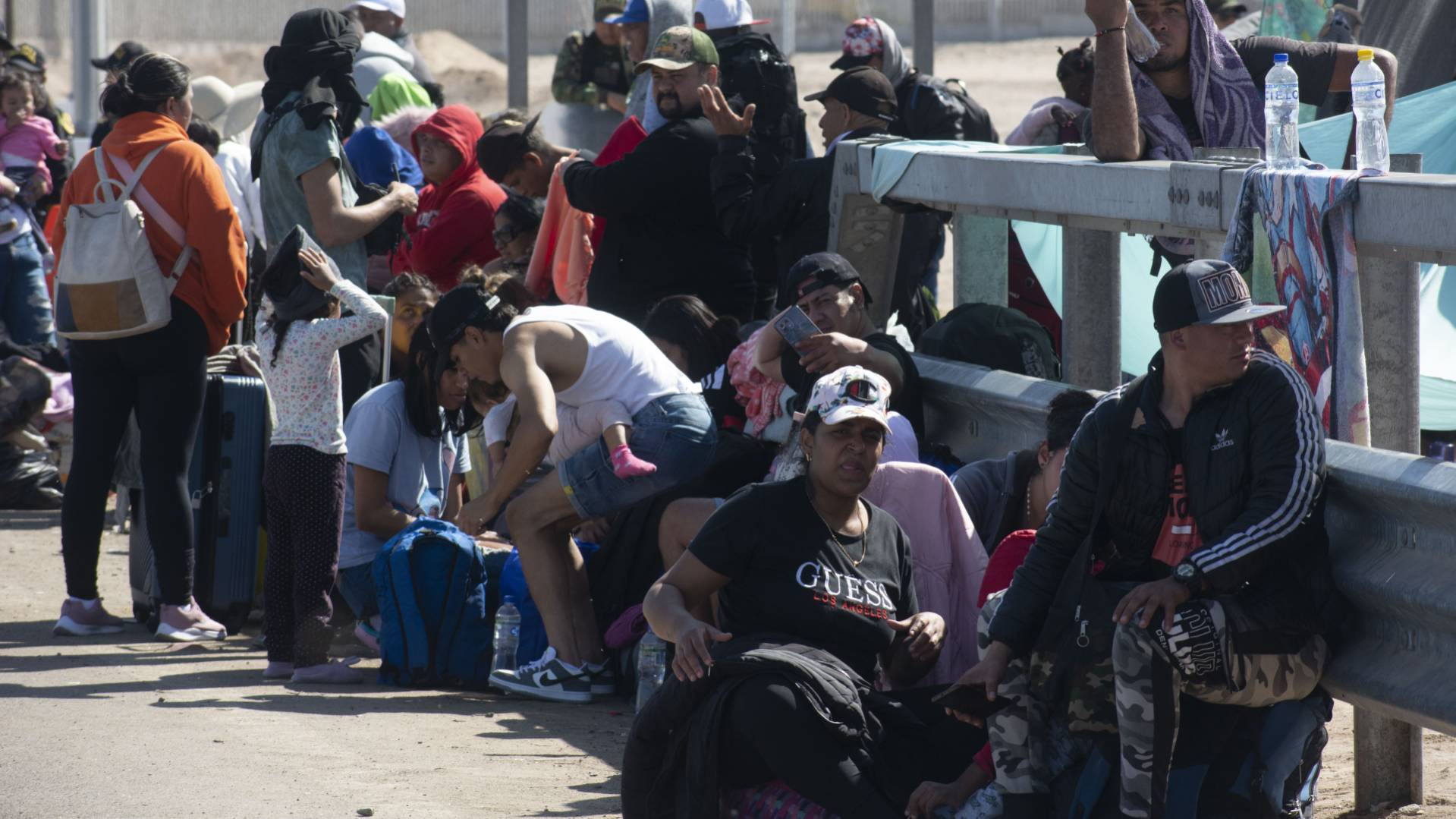 Encuesta Cadem: 89% de los encuestados apoya la detención de inmigrantes sin RUT o papeles al día