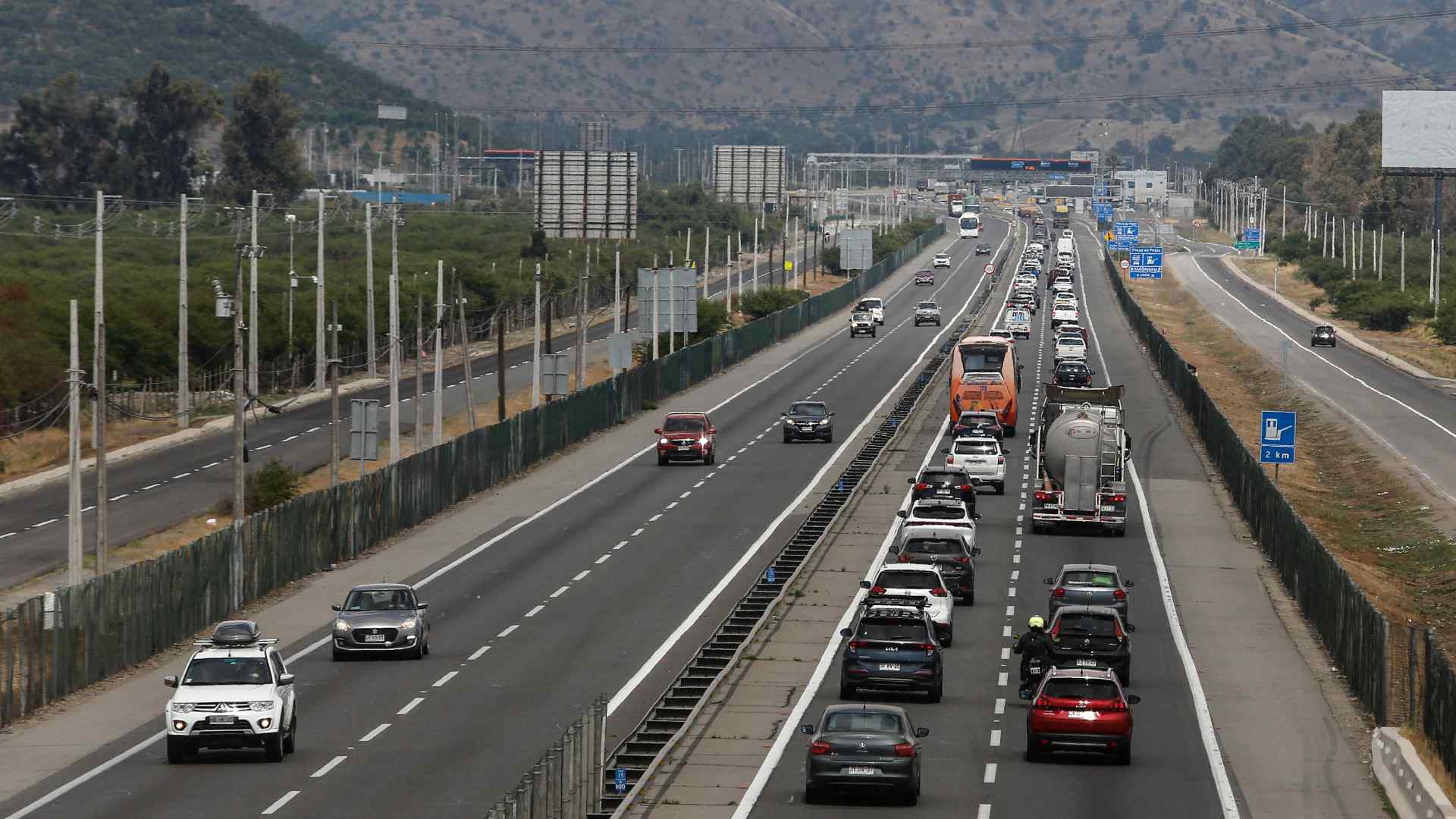 VIDEO – Peaje a Luca y pistas 3×1: estas son las medidas en carreteras para salir de Santiago