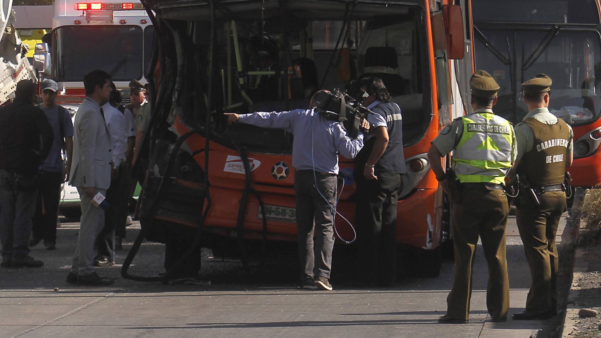 Choque entre buses deja 18 lesionados en Estación Central: dos fueron rescatados de entre los fierros