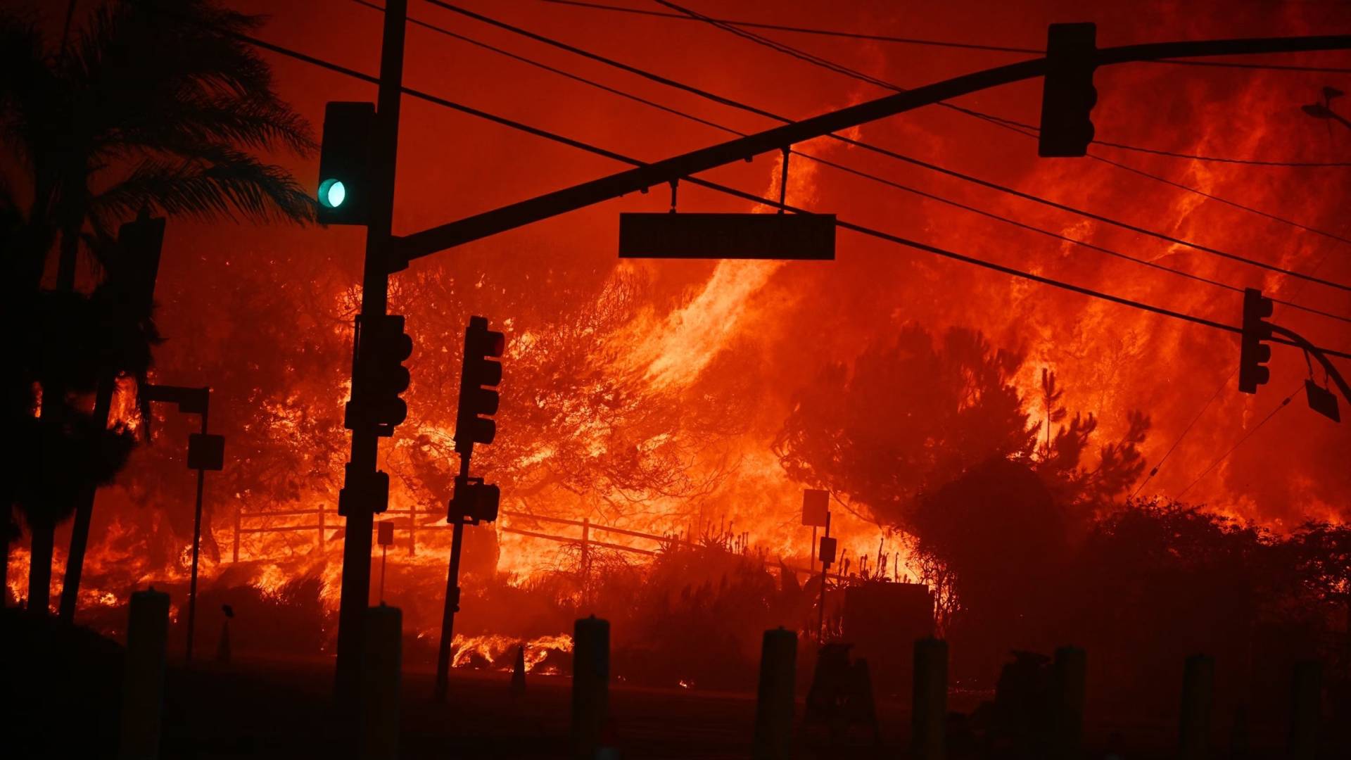 VIDEOS – Incendios en California: número de muertos aumentó a diez y hay 20 detenidos por saqueos