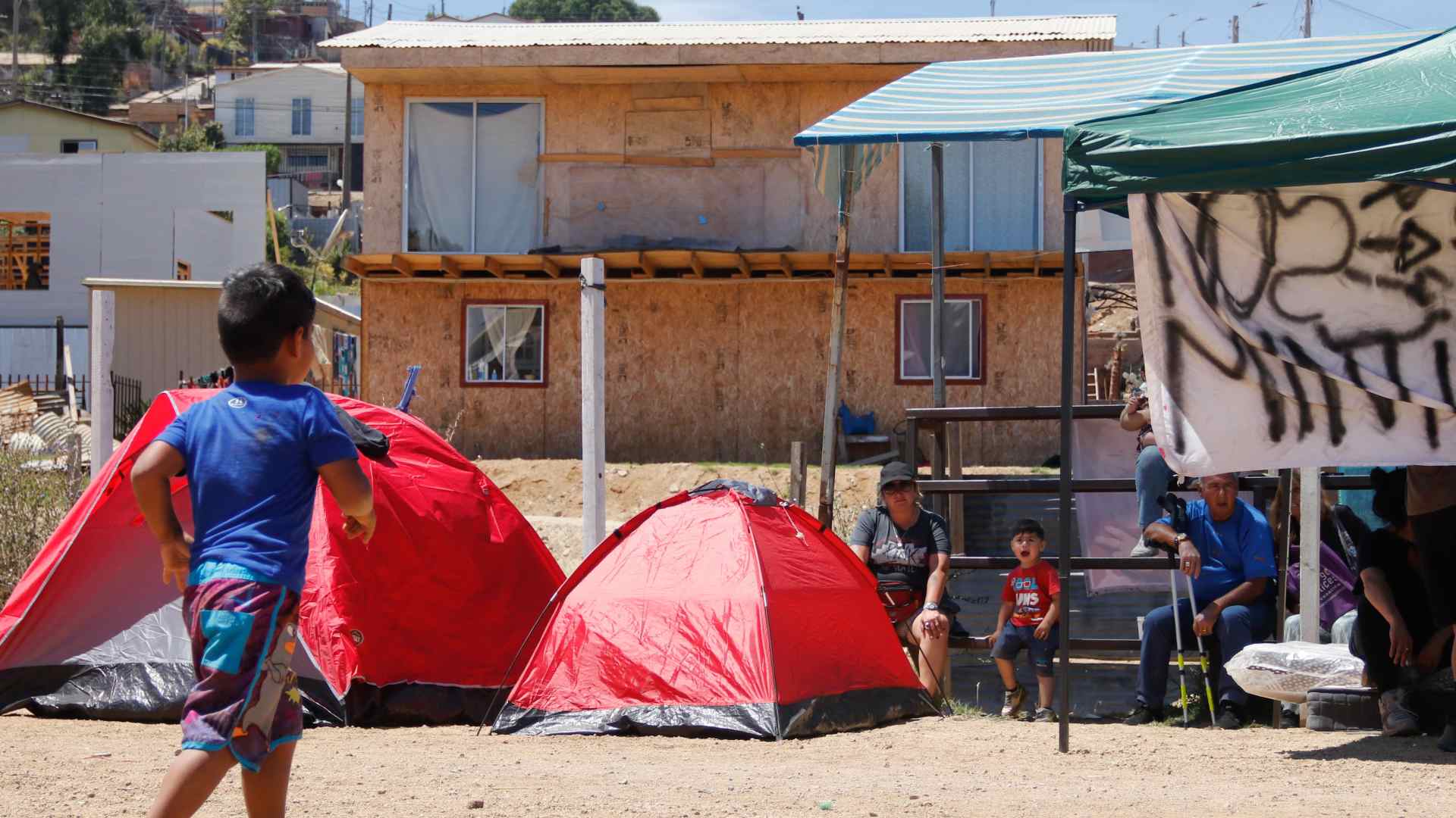 “Me recomendaron divorciarme”: damnificada de megaincendio denuncia engaño para poder recibir ayuda