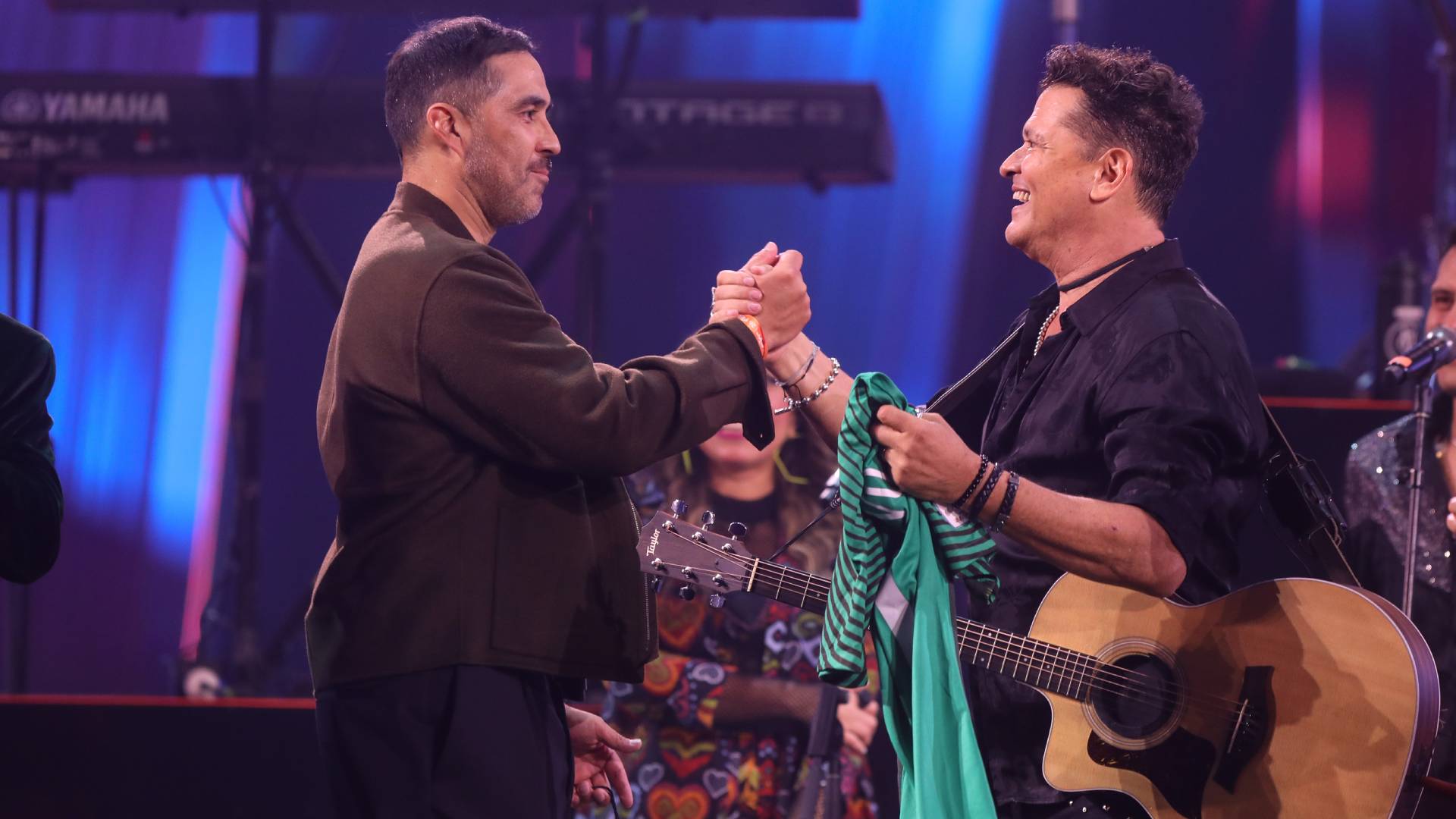 VIDEO – La sorpresiva aparición de Claudio Bravo en el show de Carlos Vives en Viña 2025