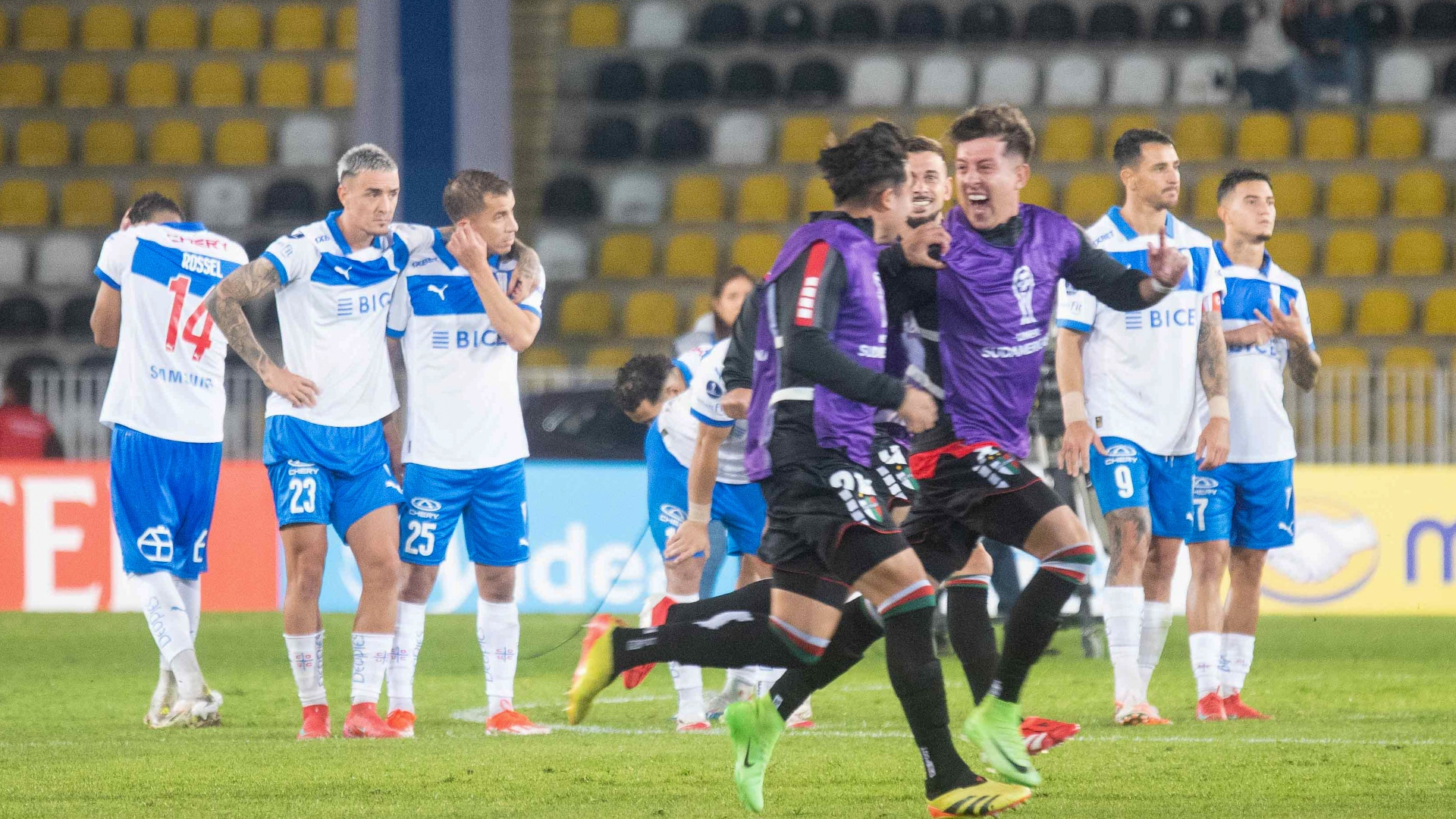 U Católica es eliminada de Copa Sudamericana por tercer año consecutivo y el millonario monto que se llevó Palestino tras ganar en penales